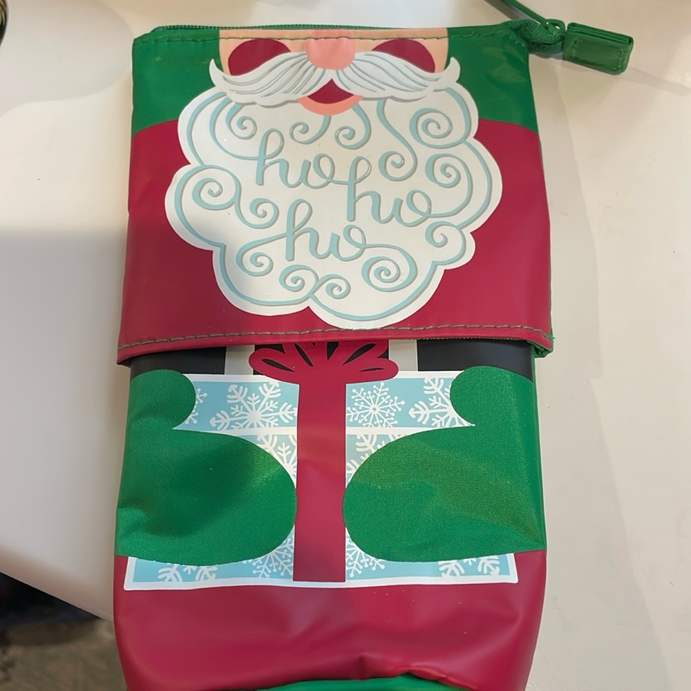 🎉 4 for $20 Thirty-One Hide & Peek Pouch Santa’s Beard- brand new!